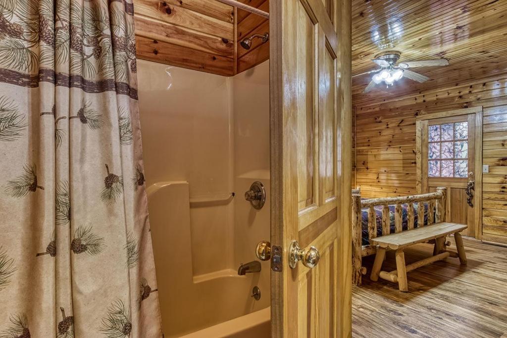The Nut House, Hot Tub, Game Room, Wifi, 1089 Free Tickets Each Paid Day, Dollywood And More! Pigeon Forge Zewnętrze zdjęcie