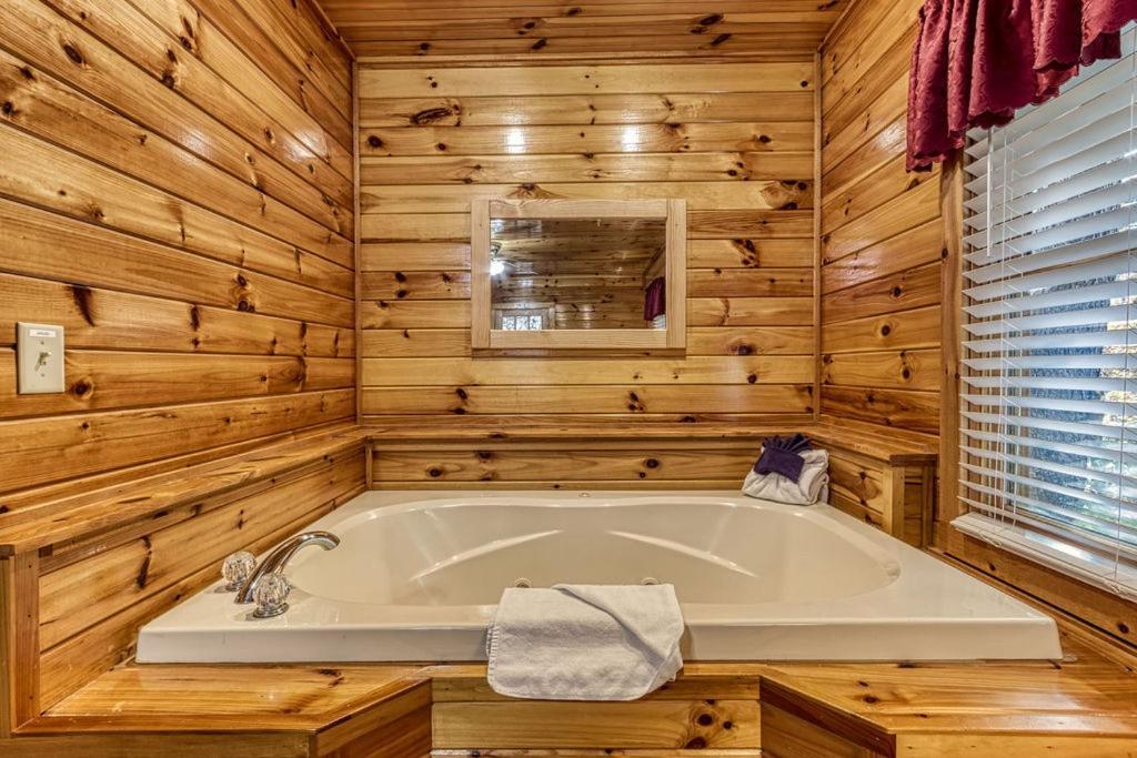 The Nut House, Hot Tub, Game Room, Wifi, 1089 Free Tickets Each Paid Day, Dollywood And More! Pigeon Forge Zewnętrze zdjęcie